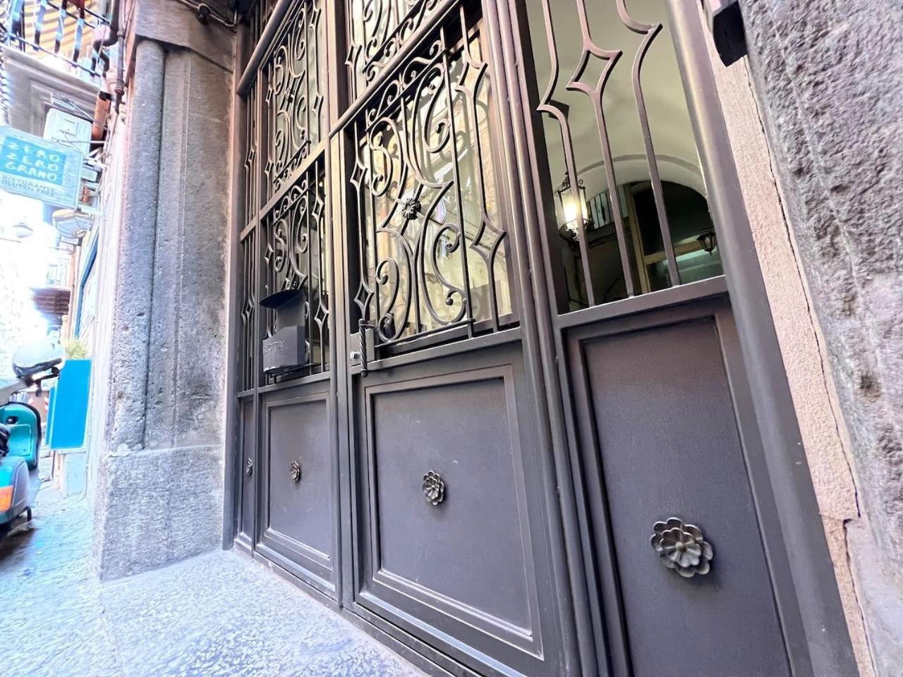 Traversa Toledo, Intero Appartamento Al Plebiscito Naples Luaran gambar
